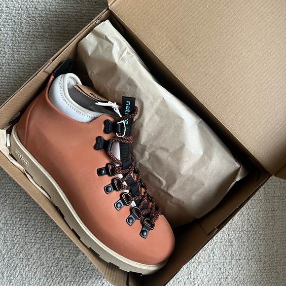 Native Fitzsimmons Winter Boot - Picture 2 of 8